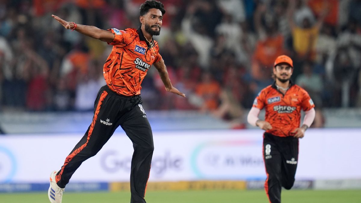 को हुन् आईपीएल डेब्यु म्याचमै ४ विकेट लिने प्रफुल हिंगे ?