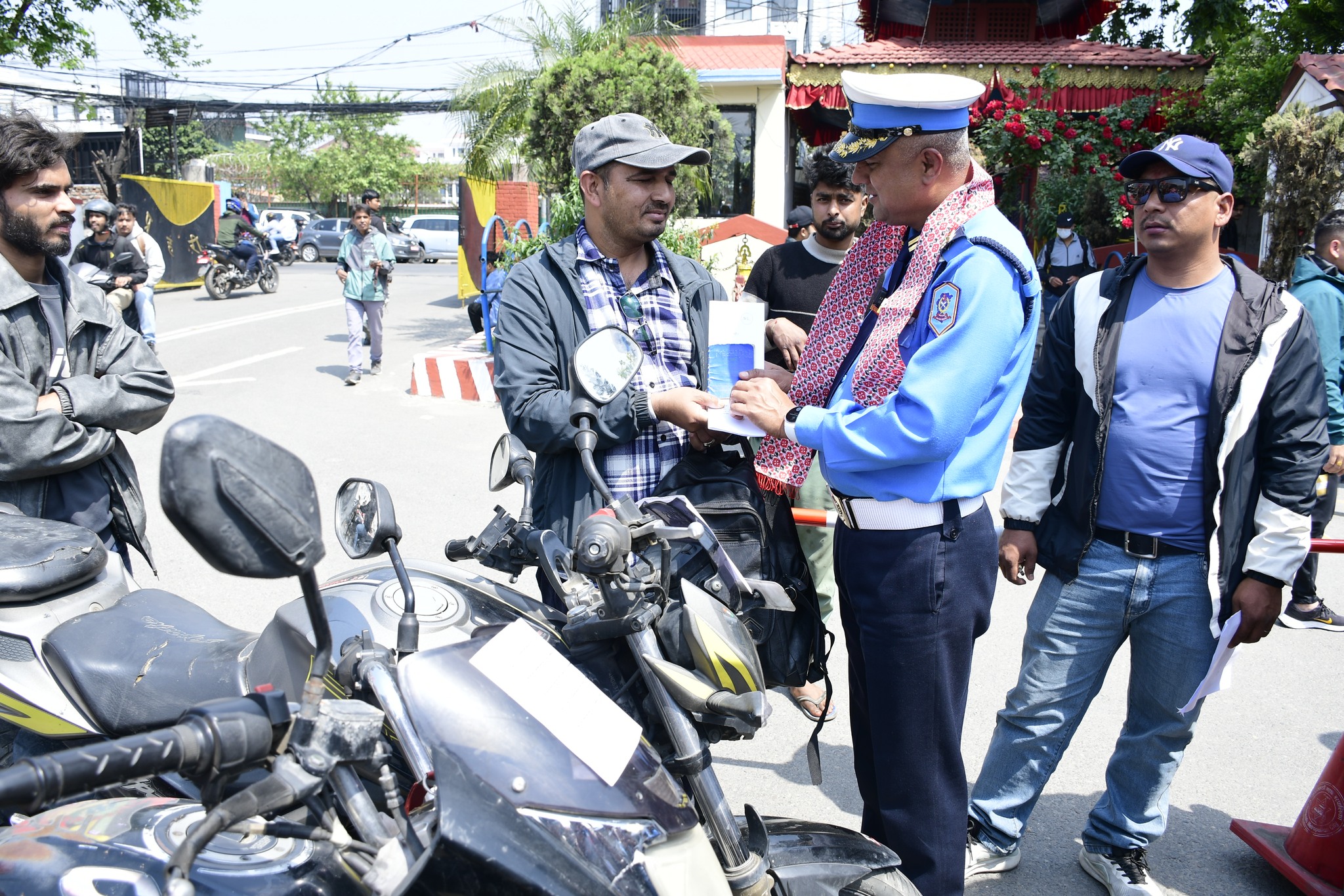 ट्राफिक प्रहरीको अभियान: हराएका ५० मोटरसाइकल पुनः धनीको हातमा