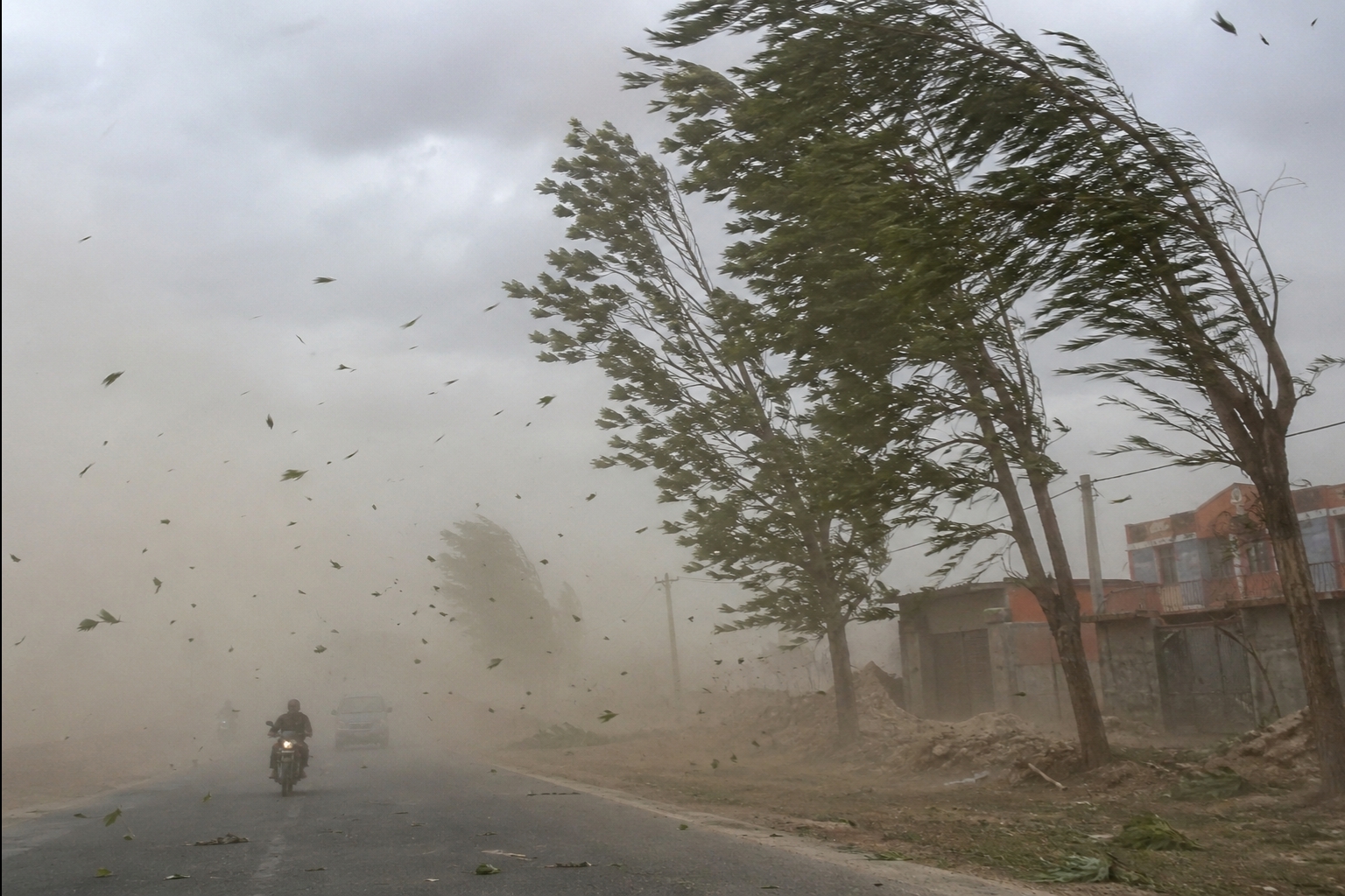 आज अपराह्नदेखि हावाहुरीको जोखिम, विभिन्न जिल्लामा सतर्कता अपनाउन आग्रह