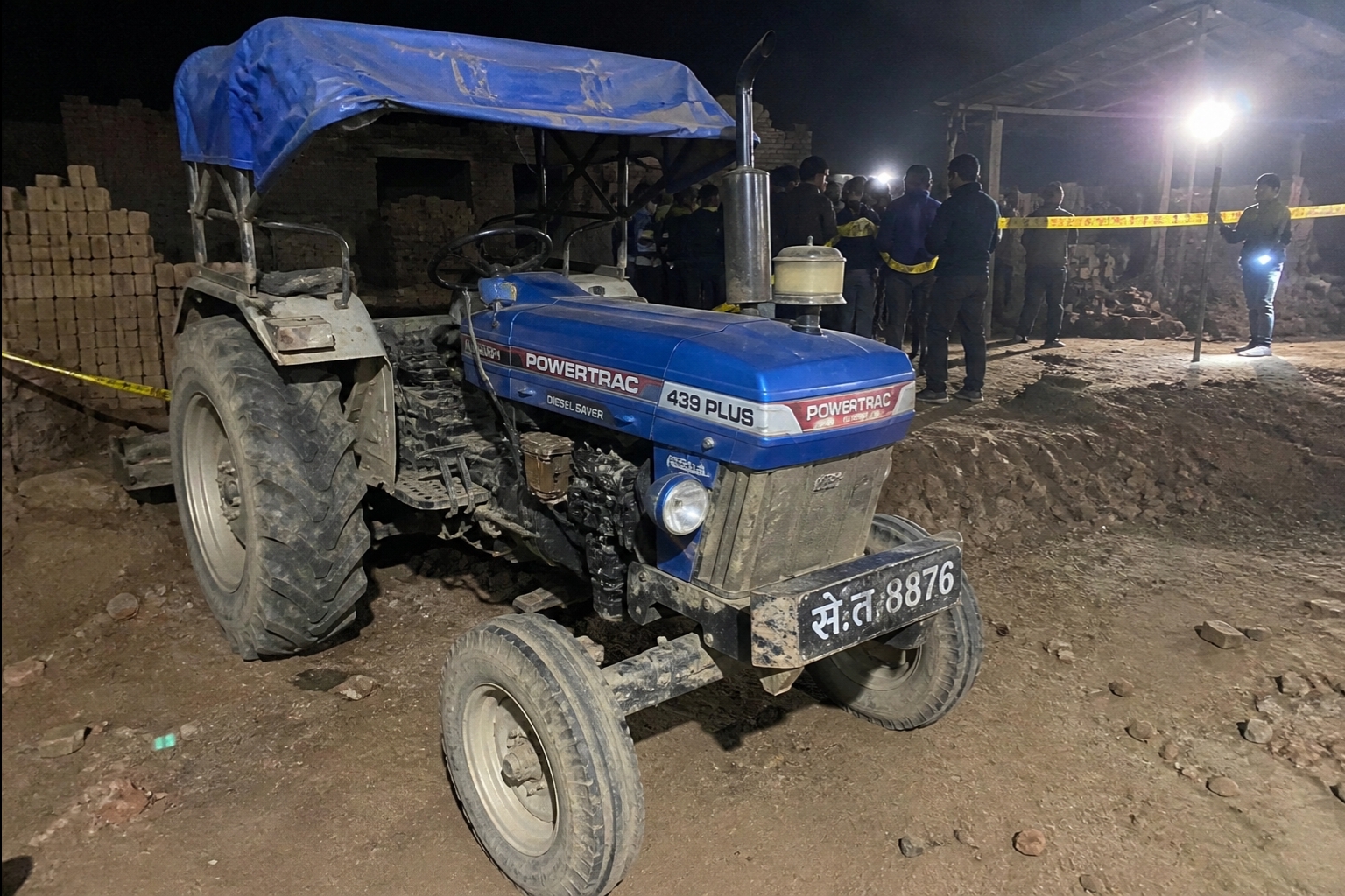 कञ्चनपुरको इँटा उद्योगमा ट्याक्टर दुर्घटना, दुईको ज्यान गयो, एक बालक गम्भीर घाइते