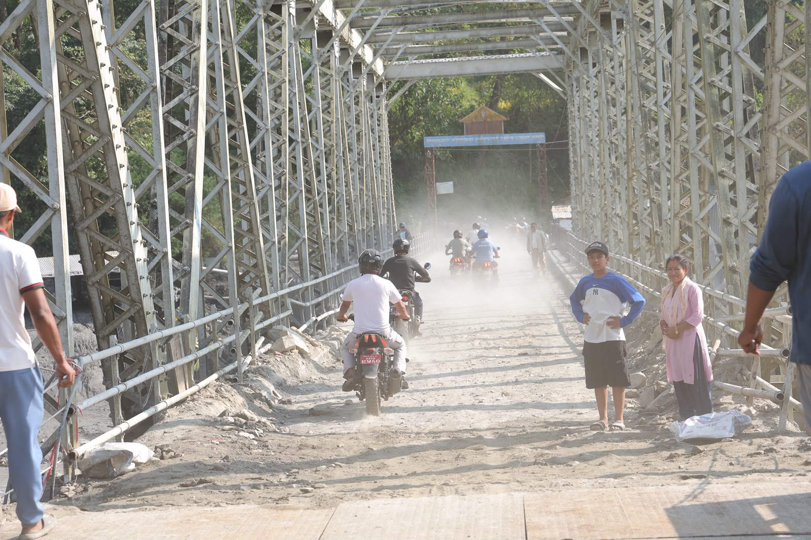 सेनाद्वारा आरुघाटमा बेलीब्रिज निर्माण गरी हस्तान्तरण