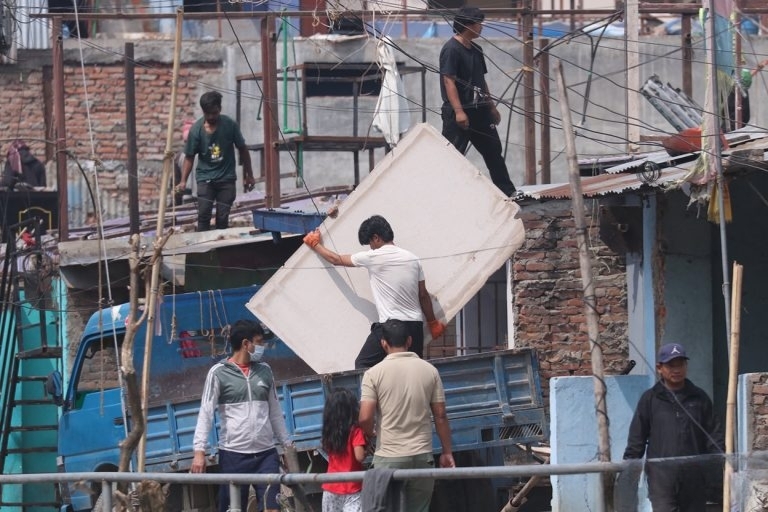 काठमाडौंका विभिन्न क्षेत्रमा अतिक्रमित संरचना हटाउन डोजर अभियान तीव्र